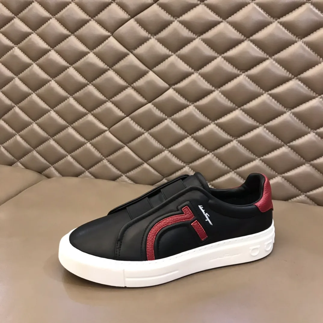 p400【Salvatore Ferraga**】New men's low-top casual shoes! Top-quality cow products, original lasts, made of imported cowhide, first-class texture, first-layer sheepskin lining! Original outsole! The details are exquisite and the style is versatile and upscale! Decorated with a three-dimensional Gancini logo, the back of the tongue and lace-up piping add a pop of color. The high-tech sole features a holographic pattern and Gancini details, making it ideal for a practical yet stylish everyday look. Code number 38-44 (45 can be customized)